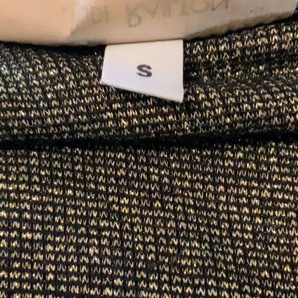 Black + Gold Sleeveless Top - Picture 10 of 10